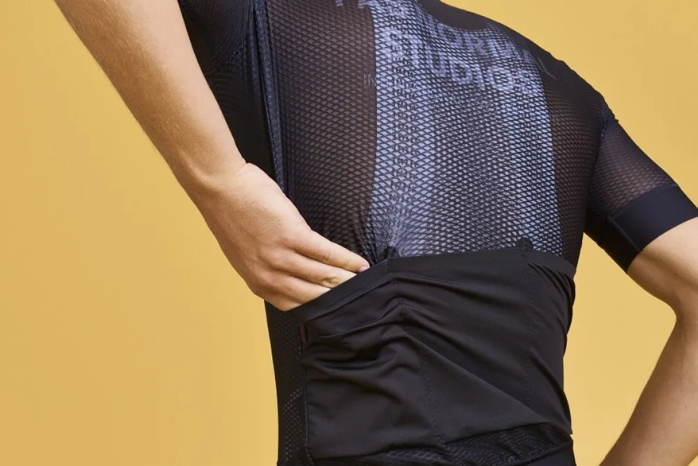 solitude-mesh-jersey-black_1180w (3)