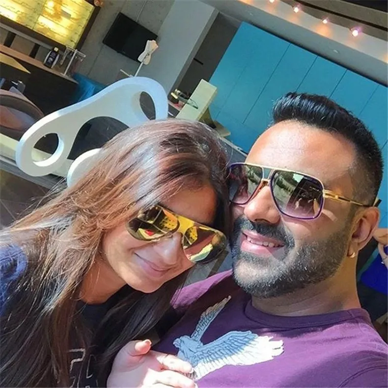 3140001899_326580982