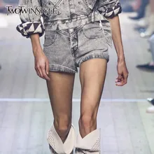 TWOTWINSTYLE Уличная Короткие брюки для женщин Высокая талия легкая стирка отбеленная джинсовая ткань брюки женские модные летние Новые