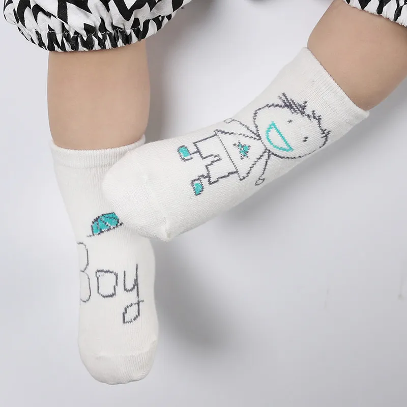 Новинка года; носки для малышей Симпатичные Асимметричные нескользящие носки для новорожденных мальчиков и девочек; сезон осень-зима; забавные носки для От 1 до 2 лет