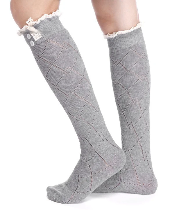 Рисунок 2 - Женские кружевные чулки на пуговицах