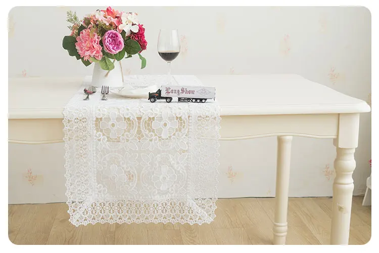 lace table runner (1)