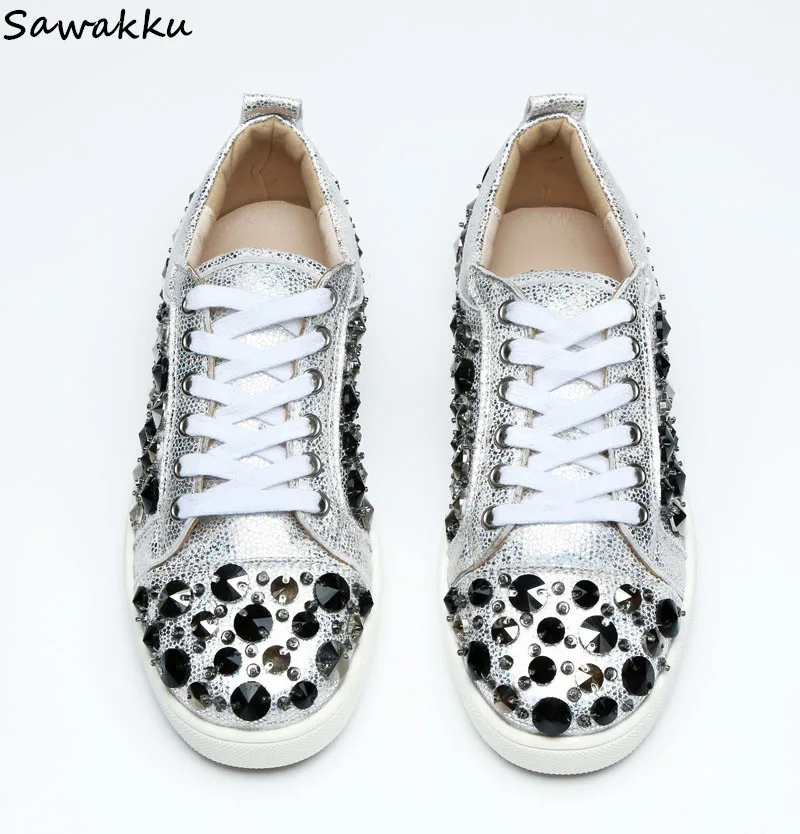 

2019 Fashion Low Top Men's Casual Shoes Silver Breathable Leather Man Lace Up Flats Brand Crystal Beads Studded Men Sneakers