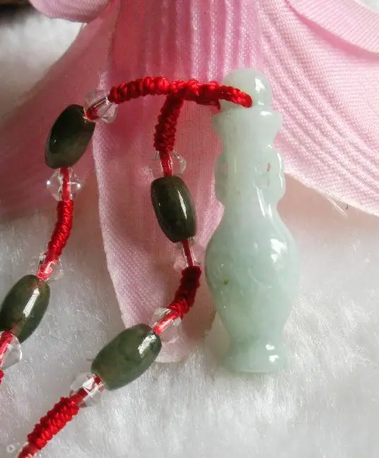 pendentif-en-bouteille-de-jade-ping-yun-wang-kat-corps-sur-8000165