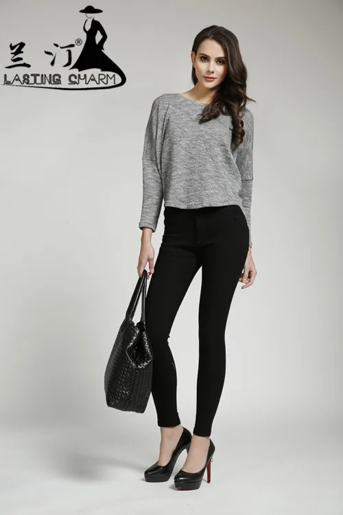 

Lasting charm fall women's knitwear is a loose, long-sleeved, crossed, solid-colored turtleneck pullover