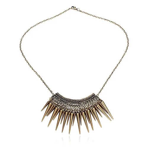 

Gold Color Crescent Shape Short Necklace European Retro Punk Style Vintage Exaggeration Rivet Tassel Pendant Necklace Women