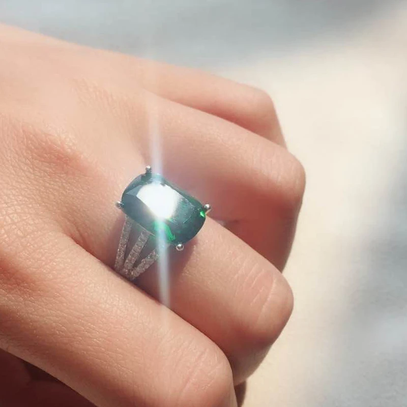 

UILZ Delicate Finger Rings For Women White Gold Color Paved Big Green Zirconia CZ Jewelry For Valentine's Day Gifts UR2014