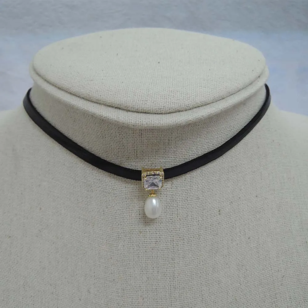 

100% nature freshwater pearl AAAA quality-leather chain.