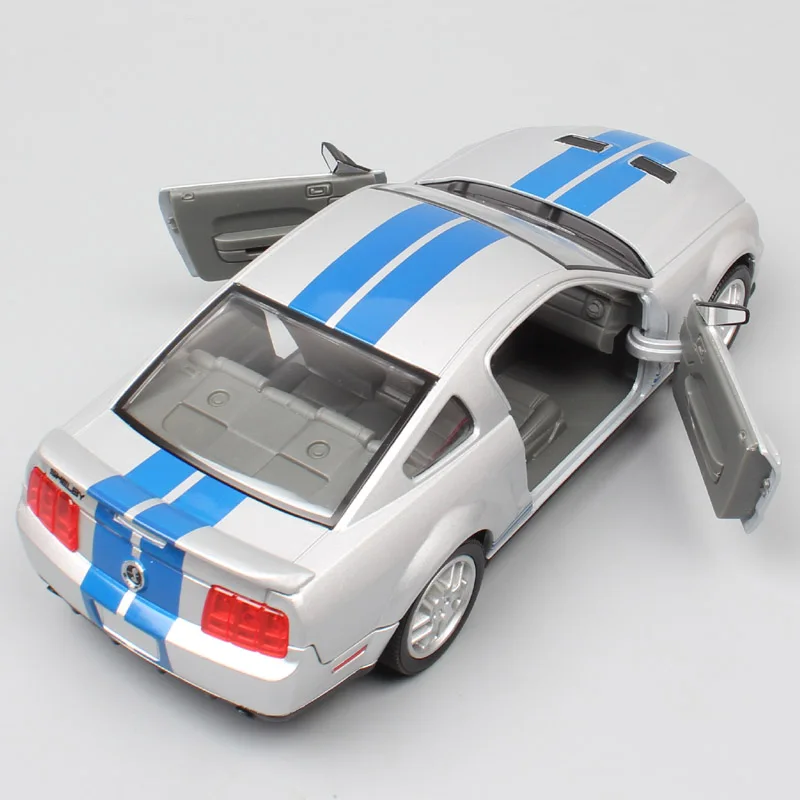 1/24 дорожный знак Ford Mustang Shelby GT 500 мышечные гоночные машины 2007 литые под давлением автомобили Весы Модель Миниатюрная игрушка для детей