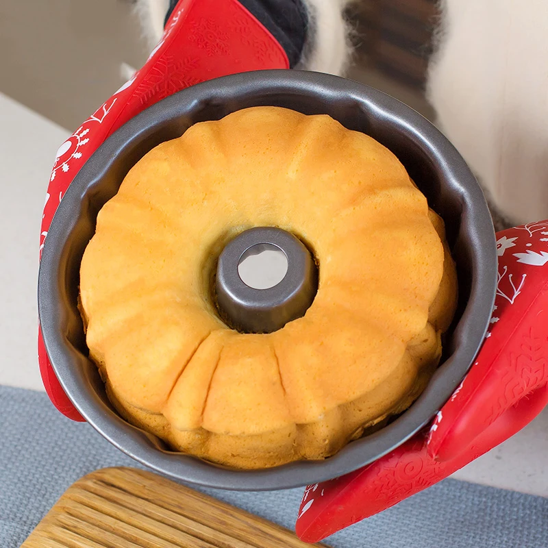 

DINIWELL 9 inch Cake Baking Mold Round Fluted Tube Bundt Cake Pan Tin Floral Mousse Dessert Mould Bakeware Decorating Tools