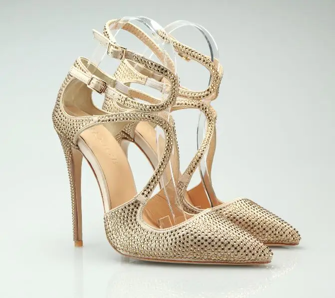 Настоящая фотография; женские модельные туфли на высоком каблуке с острым носком и золотыми стразами; обувь со стразами на высоком каблуке с пряжкой