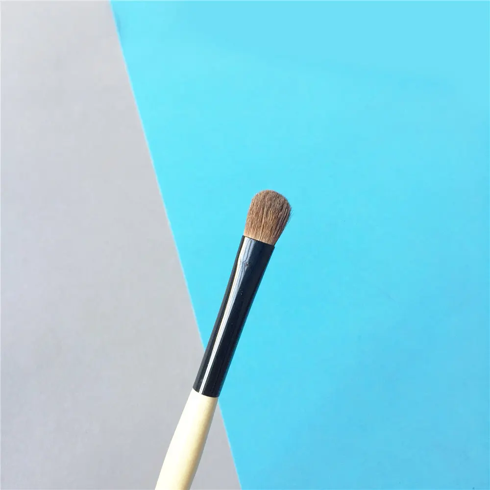 Bobbi Brown Eye Shadow Brush _ 2