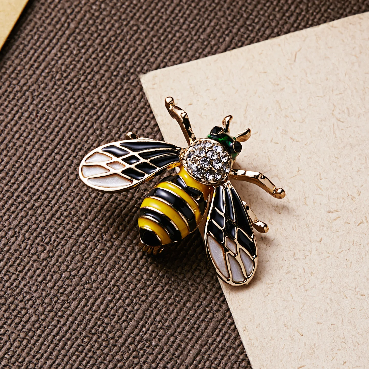 Rinhoo эмалированные броши в виде пчел унисекс насекомые Брошь булавка для женщин и мужчин ювелирные изделия милые маленькие значки модные ювелирные изделия цена