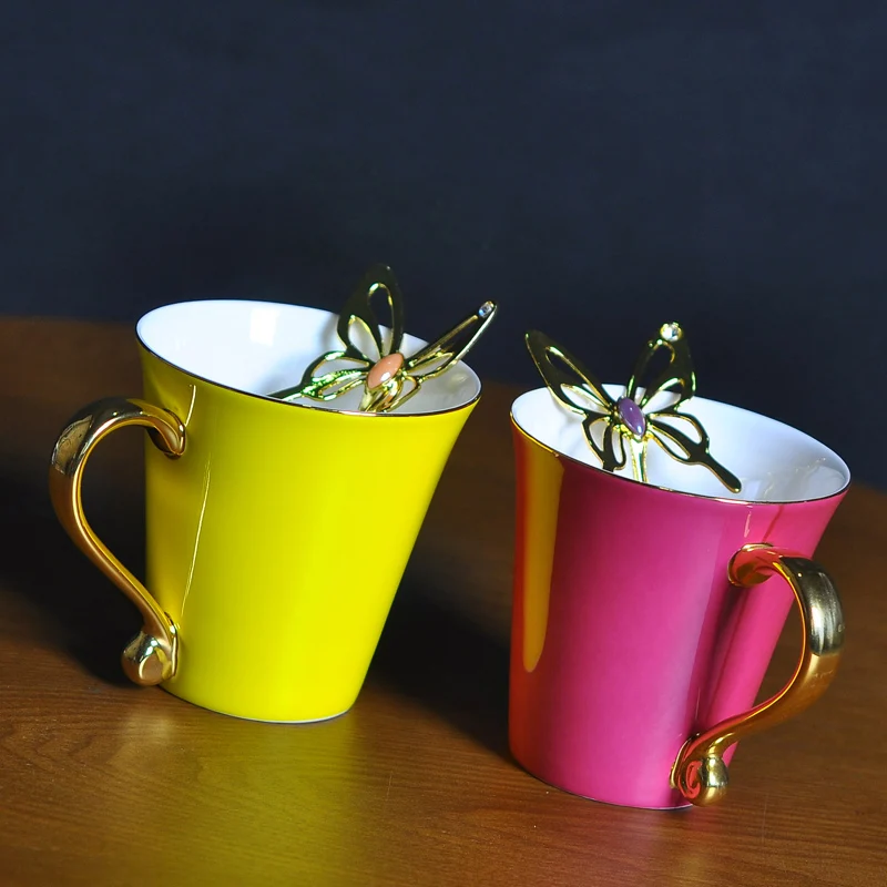 320 мл Королевский стиль классическая чашка из твердого английского фарфора с набор ложек керамическая кофейная чашка позолоченная Ручка чашка для дома посуда для напитков цветок чай подарок