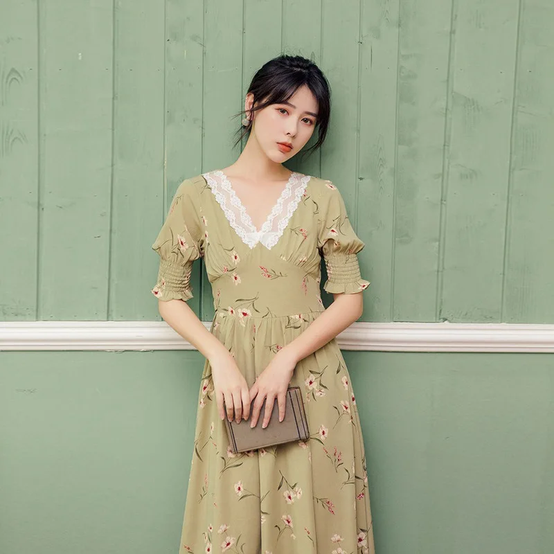 

Summer 2019 New Literature and Art Retro Small Fresh Lace V-neck Bubble Sleeve High Waist Thin Flower Dress