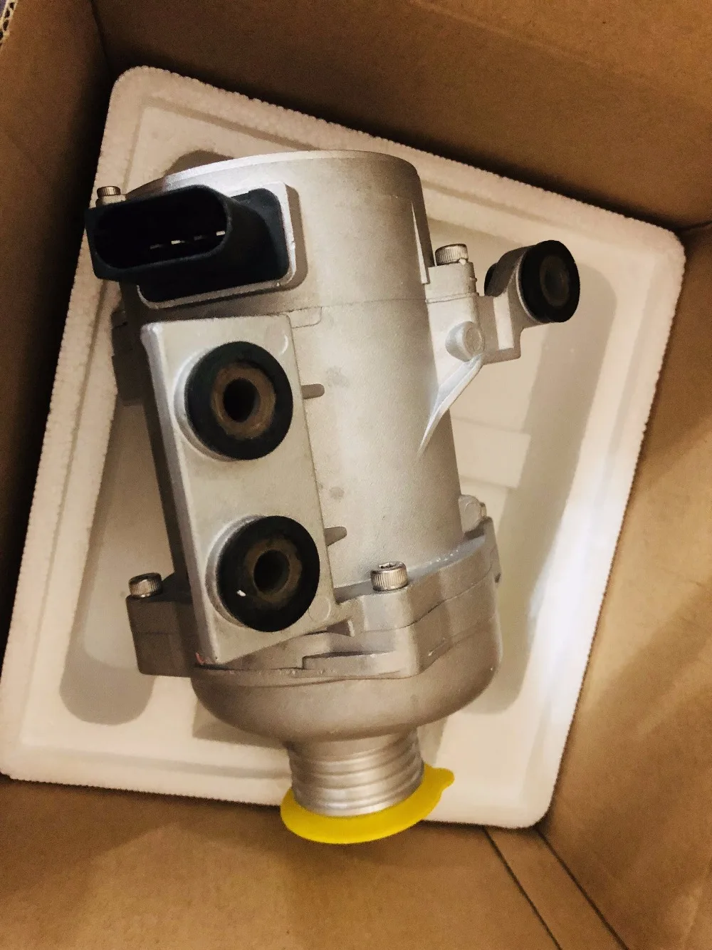 Электрический водяной насос 12 V подходит для BMW X1 X3 X5 X6 Z4 F01 E92 E91 E90 E61 E60 2004-11517563183 11517586924 11517586925 48425 980