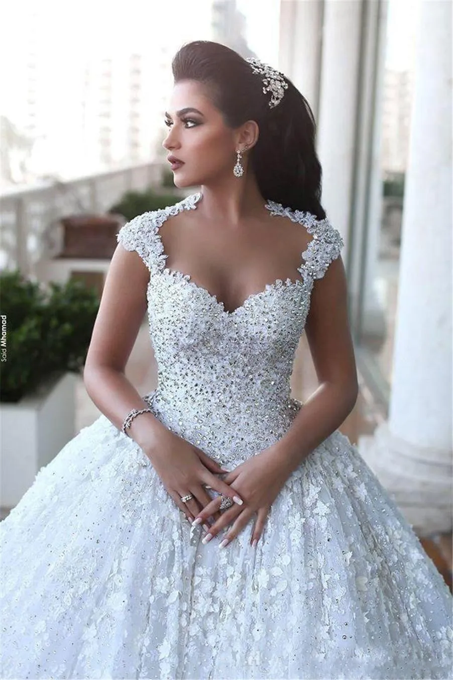 

Luxury Saudi Arabia Cathedral Wedding Dress 2019 Lace Ball Gown Vestido De Noiva Sexy Backless Beading Crystal Wedding Gowns