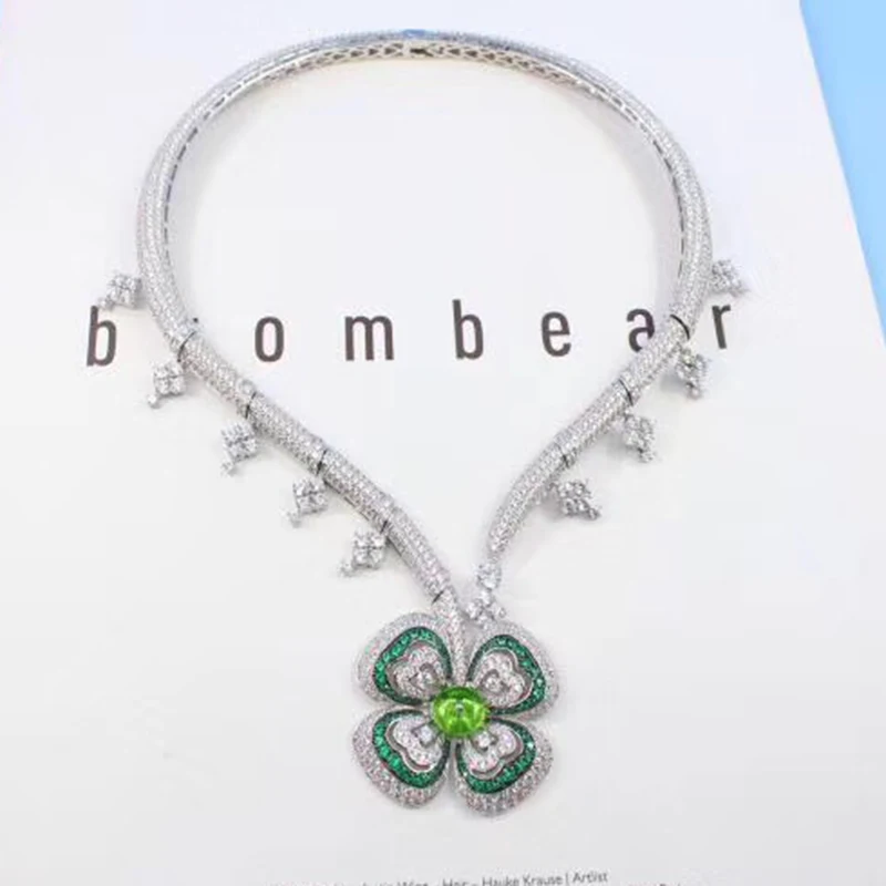 

Hot Brand Fashion Party Feast Jewelry For Women Banquet Flower Pendant Crystal Necklace Hyperbole Necklace Fine Costume Jewelry