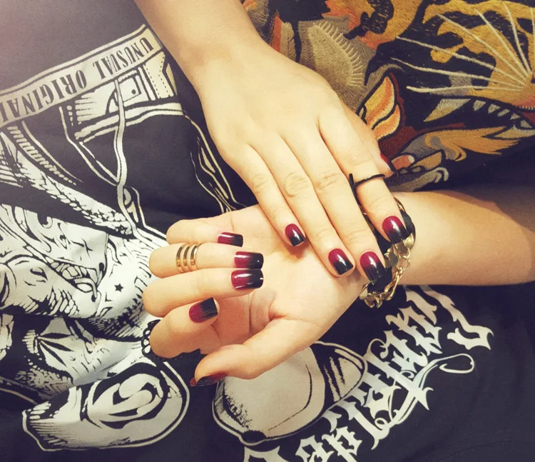 

24pcs 7Style Full Cover French False Nails Art Tips Super nice Acrylic Fake Nails Color Black + Red Gradient Short Paragraph ^