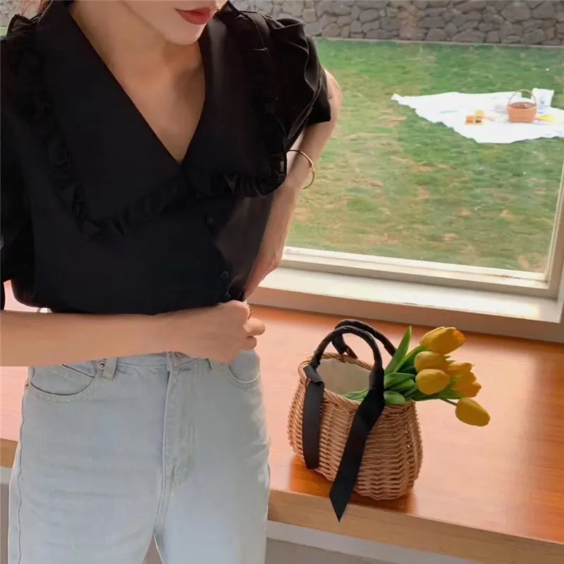 الغريبة كيتي 2019 الربيع الكشكشة الحلو كسول نمط الدانتيل يصل الصلبة بسيطة الطازجة شحن عارضة فضفاضة أنيقة الخامس الرقبة الأسود الإناث قميص