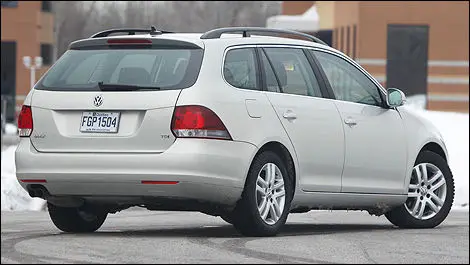 Volkswagen-Golf-TDI-Wagon-2011_i01