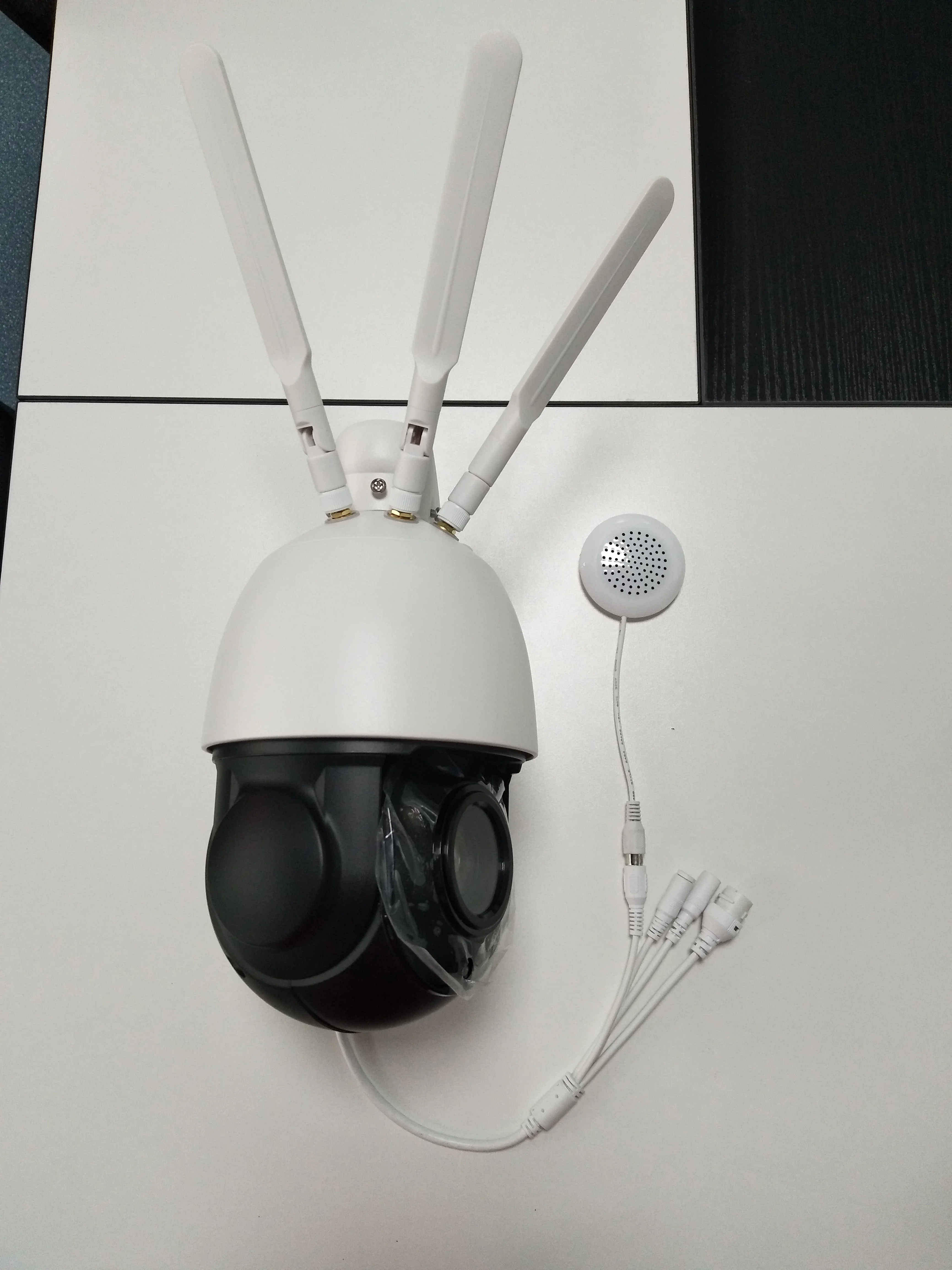 

Купольная камера 2MP 1080P 4G Network Wireless Intercom 4X Zoom PTZ