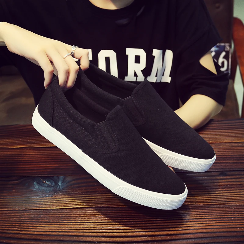 2018 New Canvas Drive Shoes Men Yellow White Vulcanized Lazy Canvas Shoes Mens Designer Sneakers Rubber Flats Shoes Fashion Male