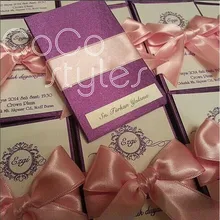 Cocostyles пользовательские модные шелковые твердый переплет свадебные пригласительные открытки с Фантазийная Роза из ленты банты для индийской свадебной вечеринки