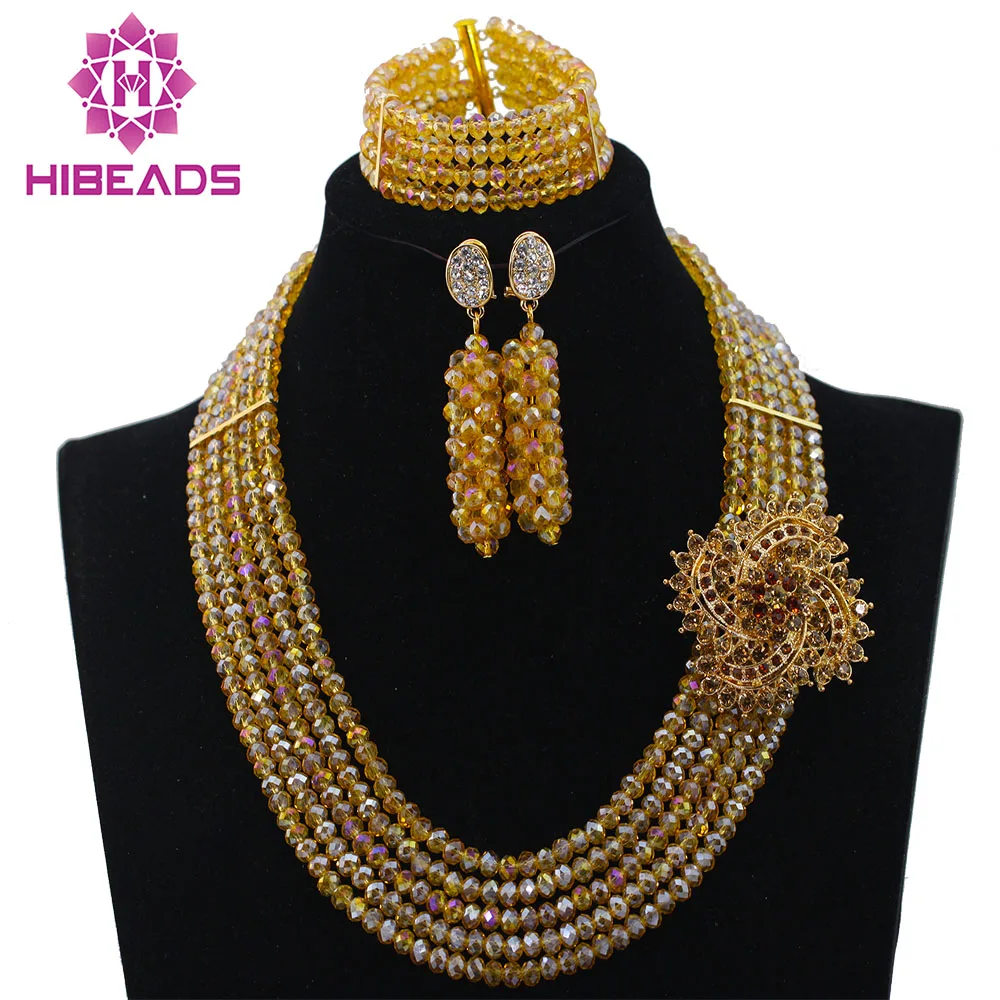 Look - Gold traditional earrings for wedding photo video Look - Gold traditional earrings for wedding photo video