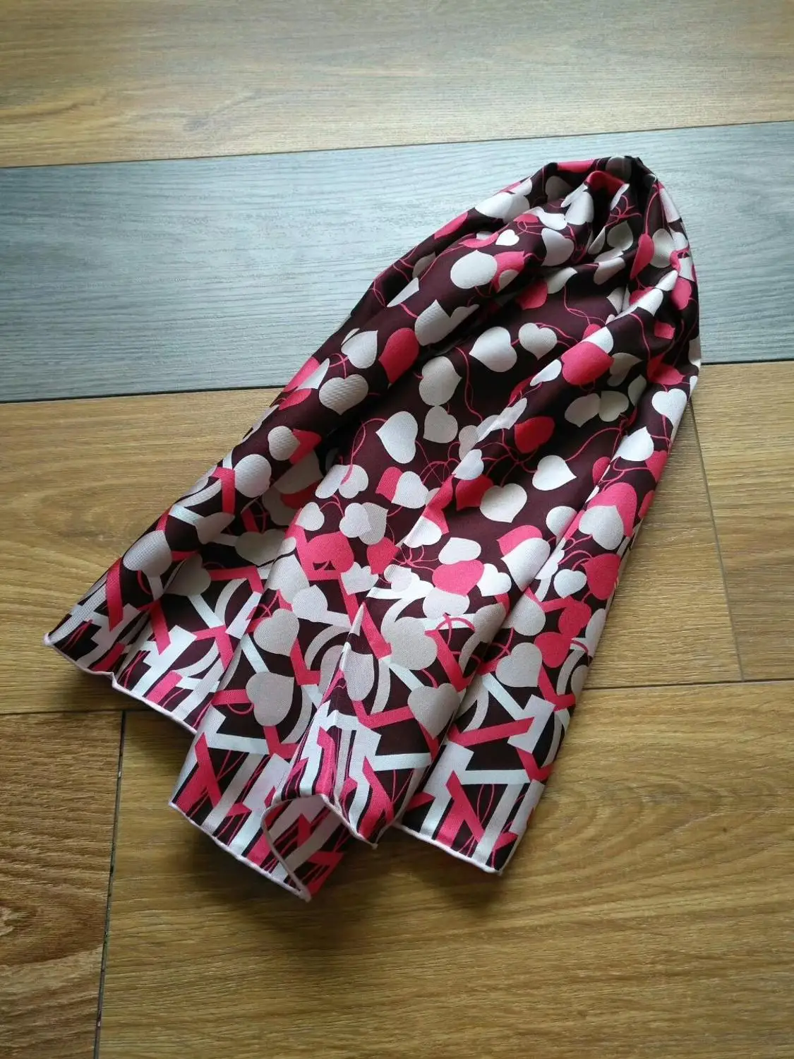 

2019 new arrival spring sweet heart pattern 100% pure silk scarf twill hand made roll 90*90 cm shawl wrap for women lady