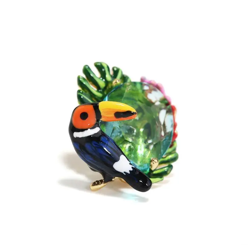 

2019 New Handmade Fashion Designer Enamel Rainforest toucan Parrot brooch collar pin