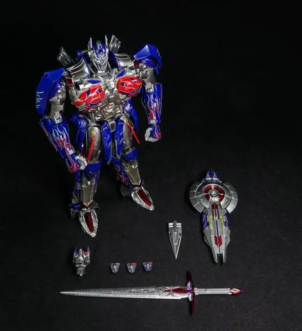 В наличии уникальные игрушки из комиксного клуба UT робот трансформер TF R 02 knight OP