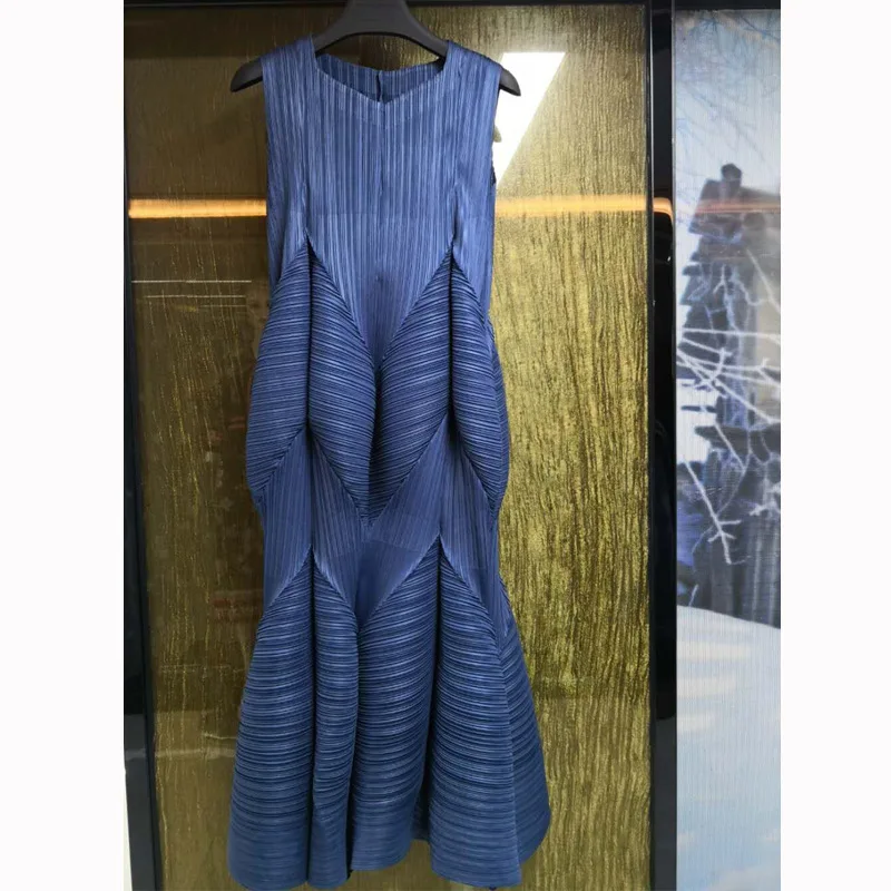 Летнее женское платье размера плюс, новинка, одноцветное стрейчевое плиссированное платье миди с v-образным вырезом без рукавов для женщин 45-80 кг - Цвет: dark blue