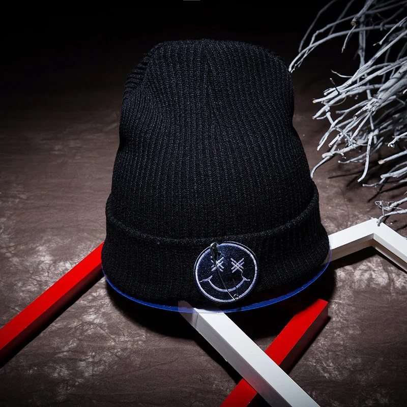 

2016 New Fashion Autumn Winter Beanie emoticons Smiling face Paper clip embroidery Caps Chapeu Hats Bonet Gorra For Men Women