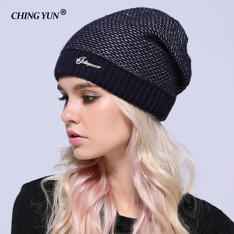 Tanie Nowa zimowa kobieta dzianiny kapelusze pani ciepłe czapki diamentowe stałe grubsze dziewczyny złota nitka czapka śliczne wysokiej jakości wełny kapelusz damski nowy