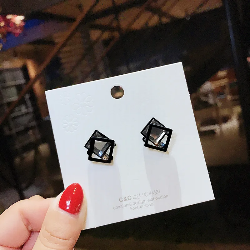 

Silver Needle Personality Korean Temperament Earrings Cold Wind Black Gray Gem Box Fashion Earrings