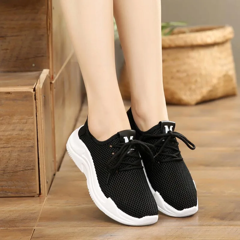 

2019 new breathable white shoes female summer hollow one pedal flat bottom lightweight student shoes casual wild tide shoes