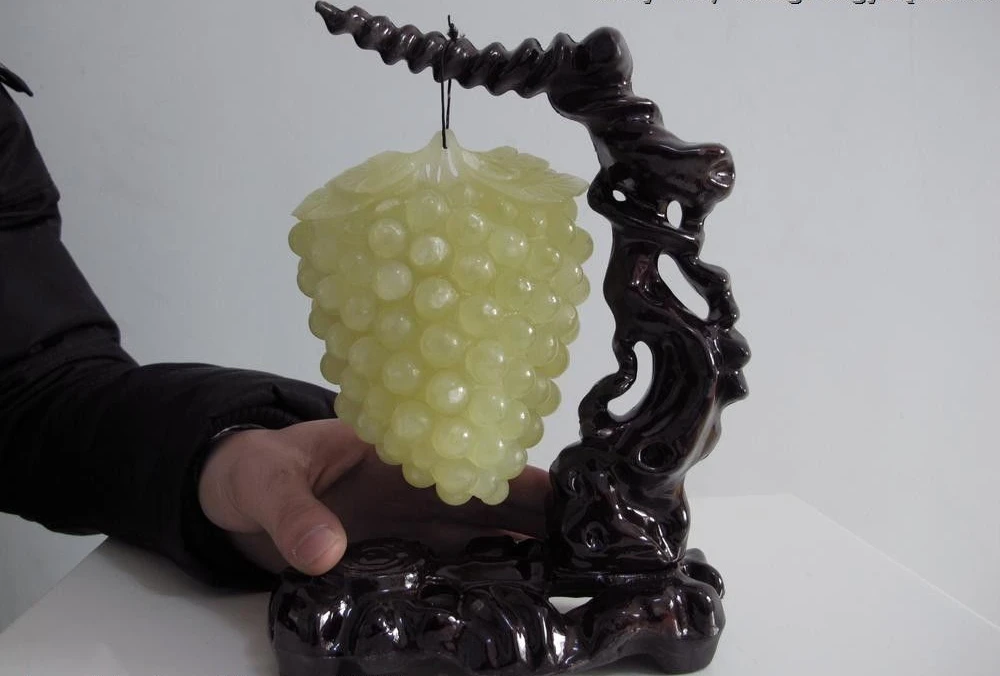 

5.5 Exquisite Jade Handwork Carve Wealth Auspicious grape Grapes Art Statue