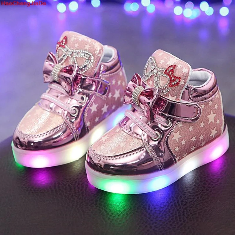 HaoChengJiaDe/Новинка; детская светящаяся обувь; обувь для мальчиков и девочек; обувь для маленьких девочек с мигающими огнями; модные кроссовки для детей ясельного возраста; светодиодный; кроссовки