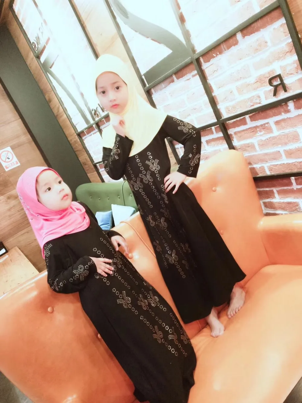 

(12 pieces/lot) Wholesale Latest Designs black rhinestones Muslim Girls dresses kids abayas islamic Clothing SYF257