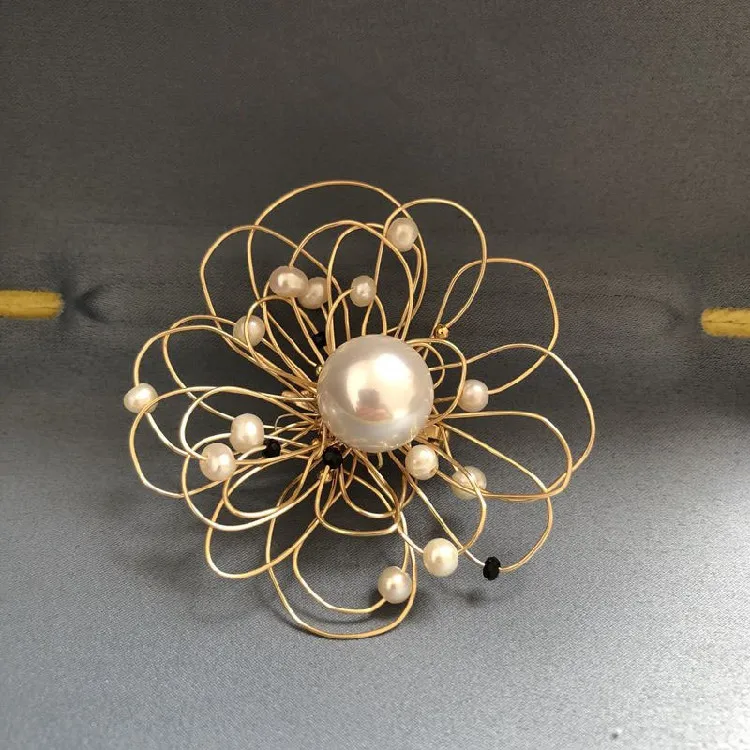 round pearl brooch (4)