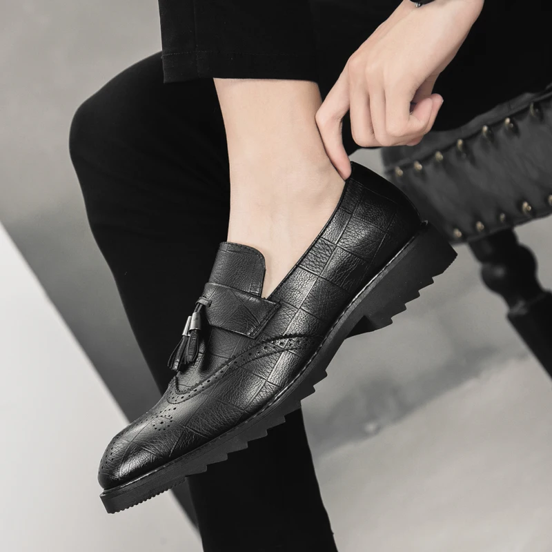 

Fashion Men Loafers Elegant Brand Men Dress Shoes Italian Style Dating wedding dressing Male Tassel Loafers Casual Shoes w5