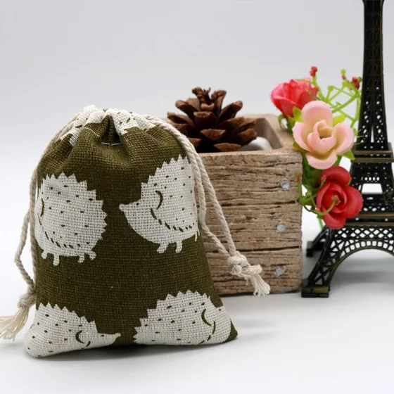 10pcs/lot Cute Linen Drawable Cotton Bags 9x12cm Handmade Travel Packaging Pouches Dry Small Cloth Jewelry Cotton Bags for Party - Цвет: hedgehog