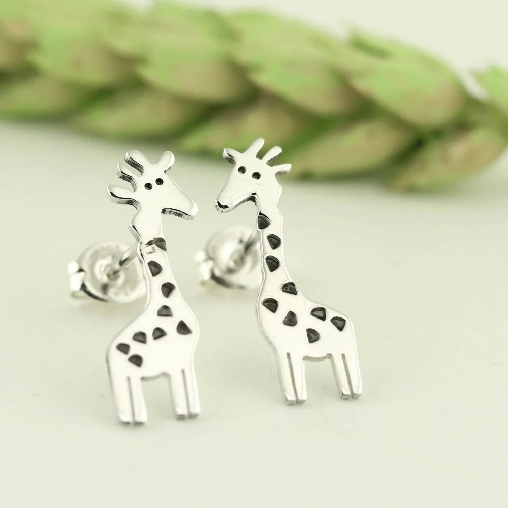 Giraffes measures 7mm x 19mm