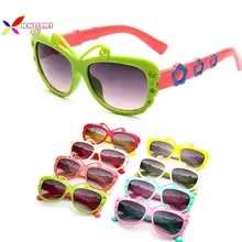 2015 Nuevos Niños gafas de Sol de moda linda mariposa marco gris lente flor armas gafas de bebé gafas de Sol Shades gafas de sol