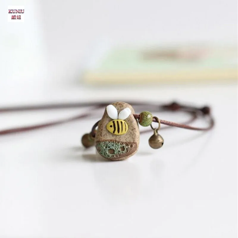 

KUNIU 1 pcs Jingdezhen ceramic jewelry national wind act the role ofing is tasted The bee necklace hand knead for women