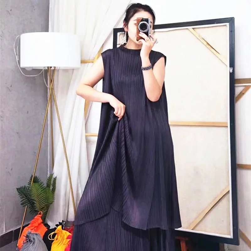 Женский плиссированный костюм Changpleat однотонный эластичный с высоким воротом
