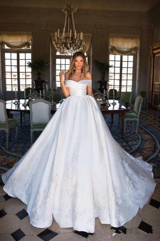 

2019 Modest Plus Size Bohemian Wedding Dresses Off the Shoulder Beach Garden Lace Bridal Ball Gown Sweep Train wedding dress