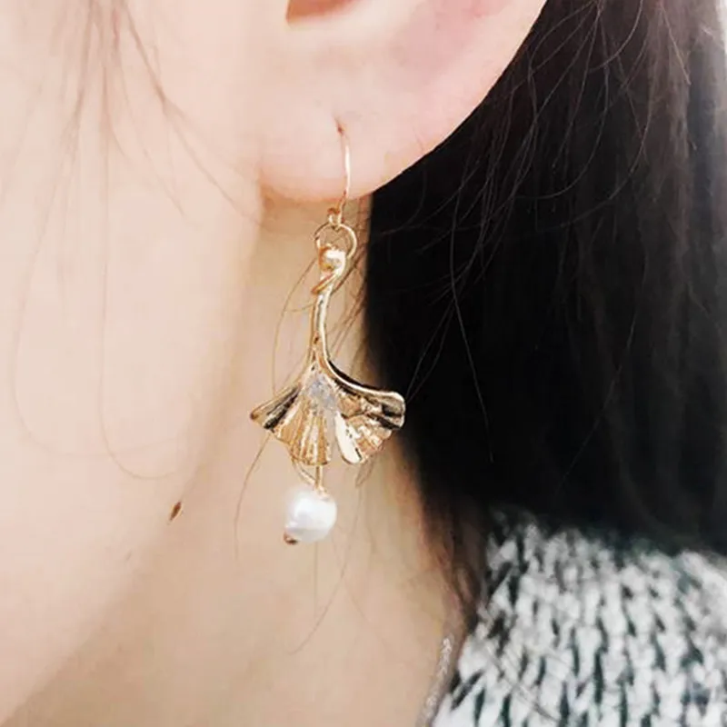 

2018 New Fashion Ginkgo Leaf Freshwater Pearl Earrings Pendant Earrings Zinc Alloy Earrings Wedding Jewelry Gifts