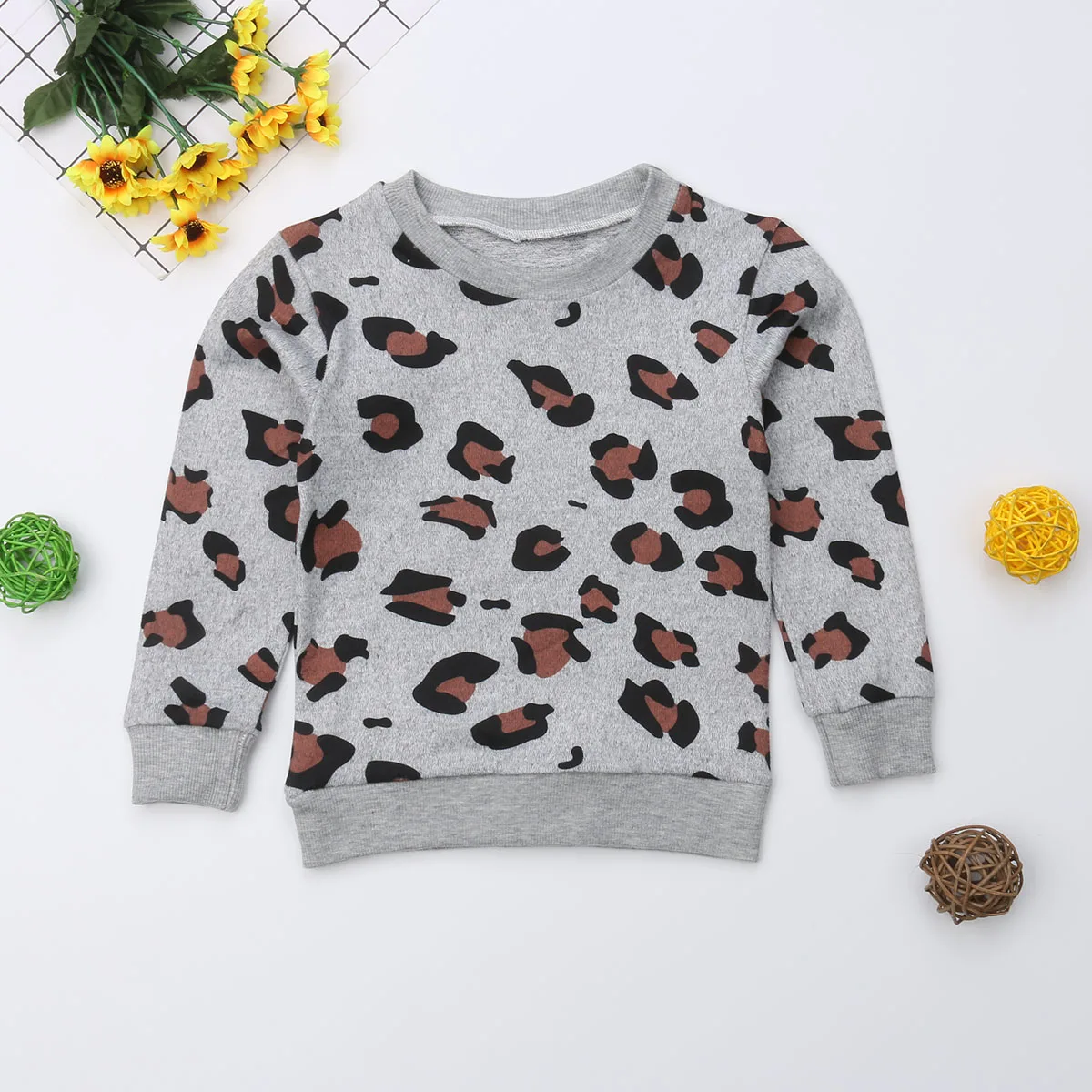 Одинаковые комплекты для семьи для мамы и дочки; модная Осенняя толстовка для мальчиков и девочек; топы; пуловер с леопардовым принтом; топы